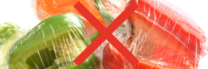 Frischhaltefolien um Paprika gewickelt